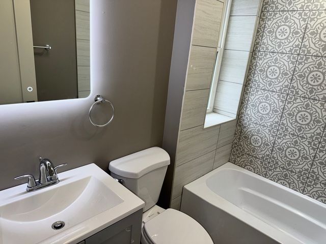 250 E 115th Street, Chicago, IL 60628