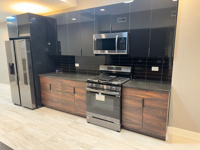 250 E 115th Street, Chicago, IL 60628