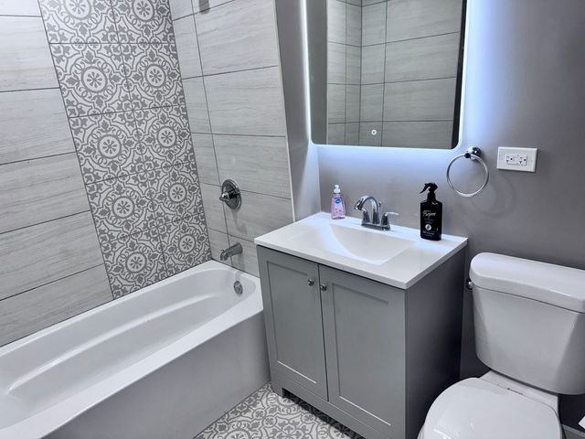 250 E 115th Street, Chicago, IL 60628