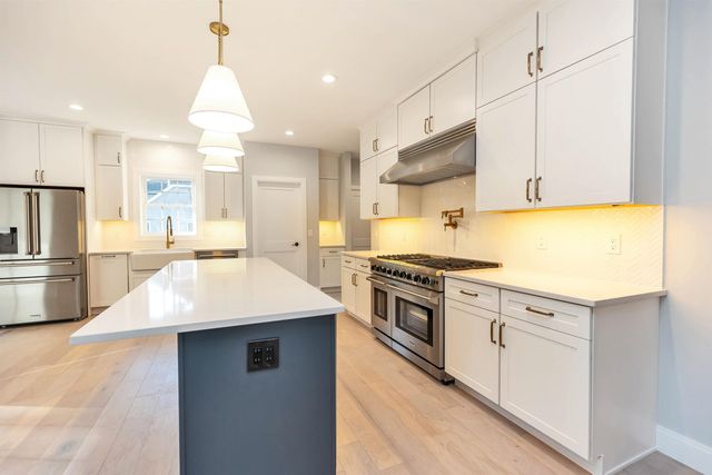 17-4-34 Boiling Kettle Way, Bedford, NH 03110