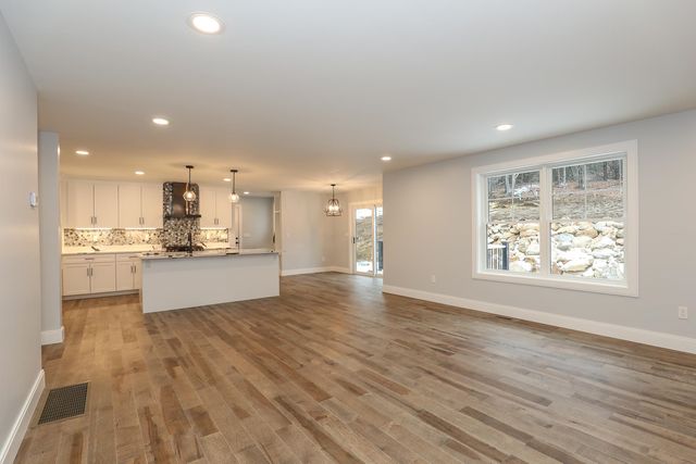 17-4-34 Boiling Kettle Way, Bedford, NH 03110