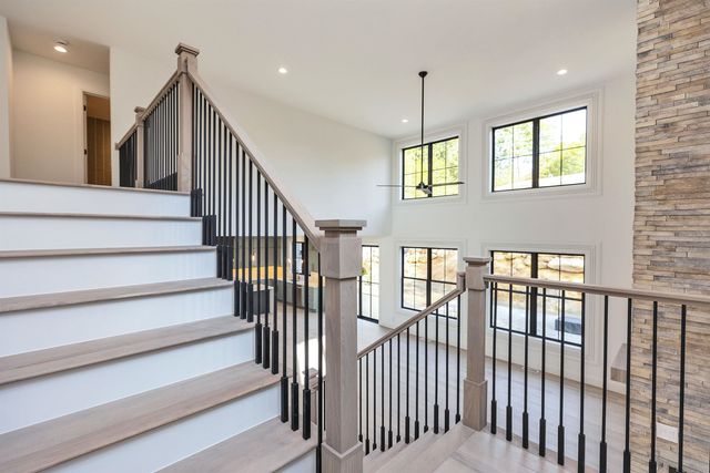 17-4-34 Boiling Kettle Way, Bedford, NH 03110