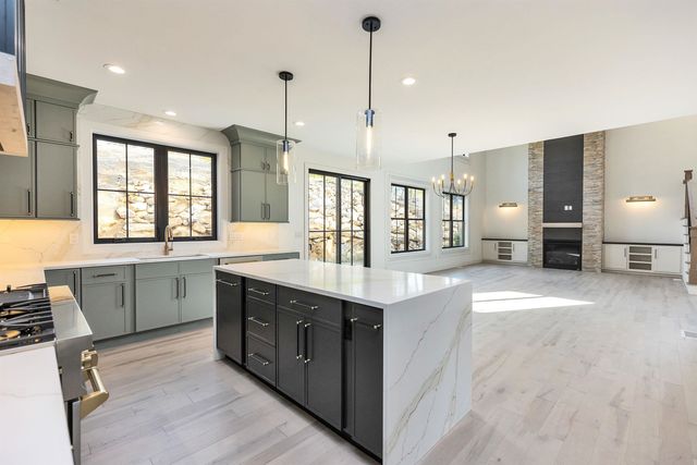 17-4-34 Boiling Kettle Way, Bedford, NH 03110