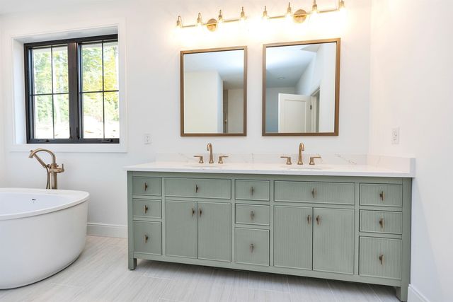 17-4-34 Boiling Kettle Way, Bedford, NH 03110