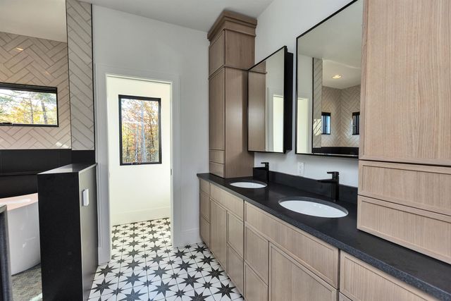 17-4-34 Boiling Kettle Way, Bedford, NH 03110