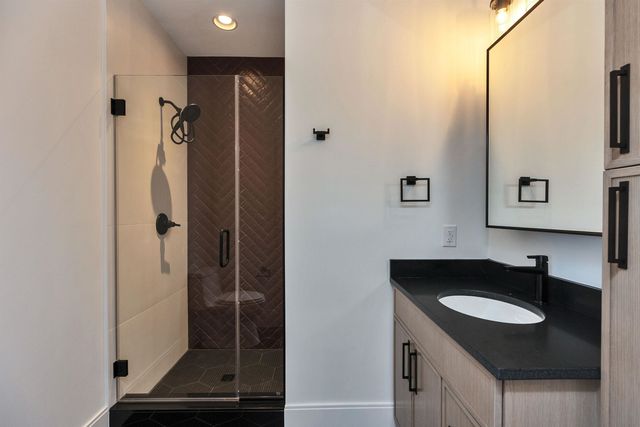 17-4-34 Boiling Kettle Way, Bedford, NH 03110