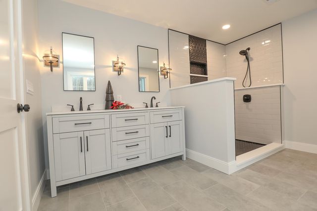 17-4-34 Boiling Kettle Way, Bedford, NH 03110