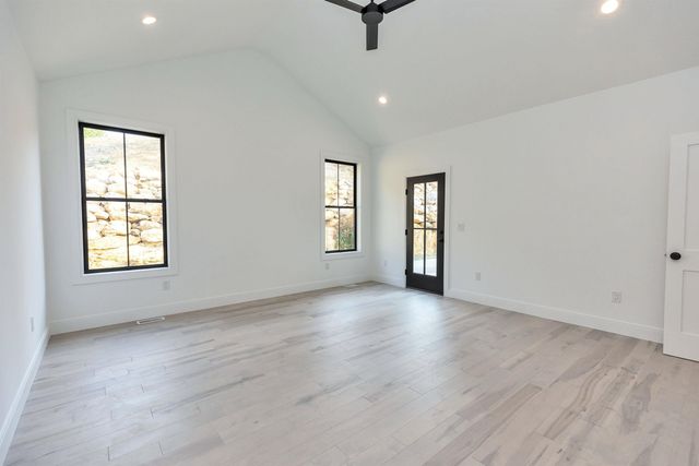 17-4-34 Boiling Kettle Way, Bedford, NH 03110