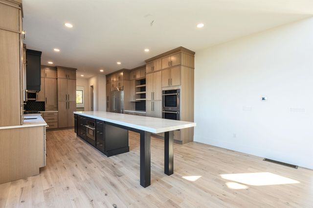 17-4-34 Boiling Kettle Way, Bedford, NH 03110