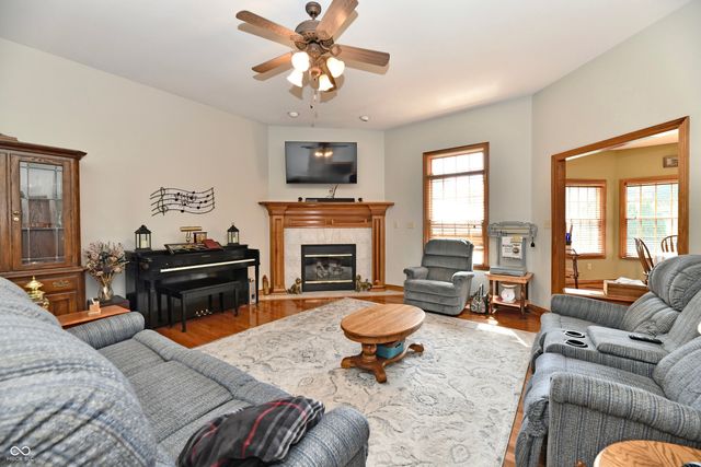 355 Connecticut Circle, Indianapolis, IN 46217