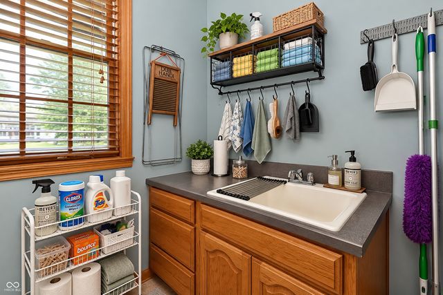 355 Connecticut Circle, Indianapolis, IN 46217