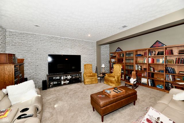 355 Connecticut Circle, Indianapolis, IN 46217