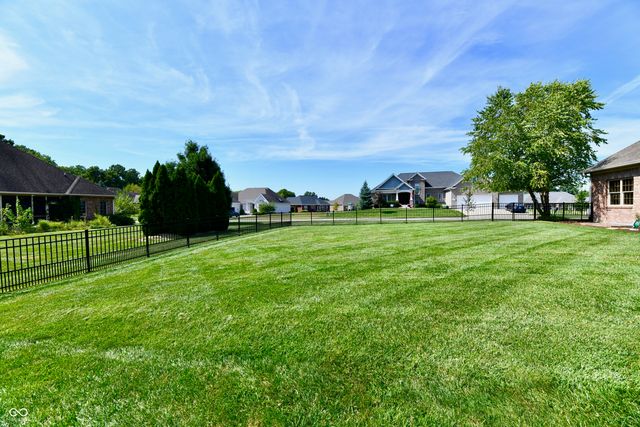 355 Connecticut Circle, Indianapolis, IN 46217