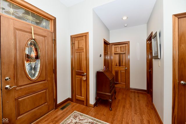 355 Connecticut Circle, Indianapolis, IN 46217