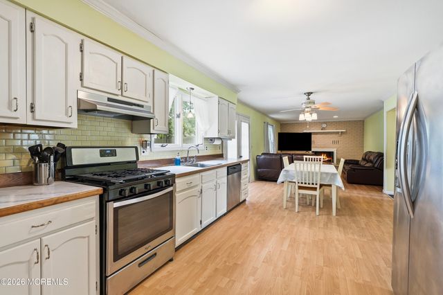 22 Kim Lane, Toms River, NJ 08755