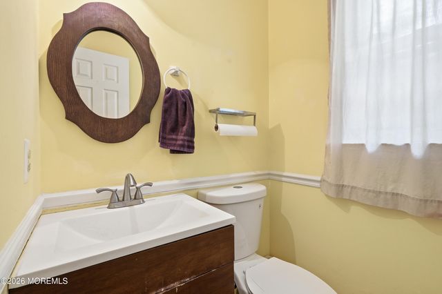 22 Kim Lane, Toms River, NJ 08755