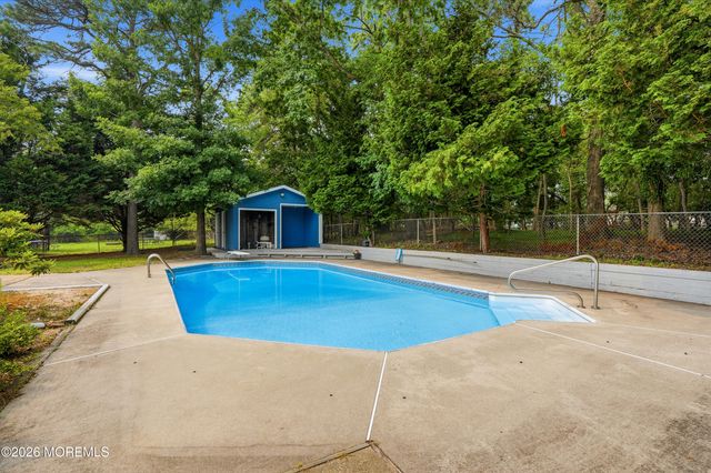 22 Kim Lane, Toms River, NJ 08755