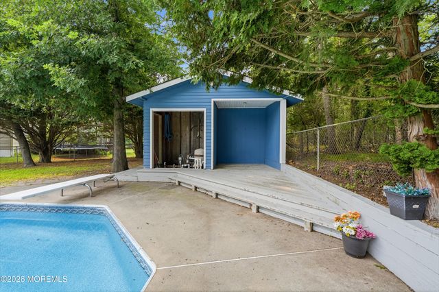 22 Kim Lane, Toms River, NJ 08755