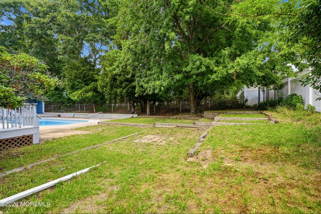 22 Kim Lane, Toms River, NJ 08755