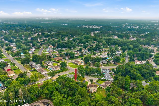 22 Kim Lane, Toms River, NJ 08755