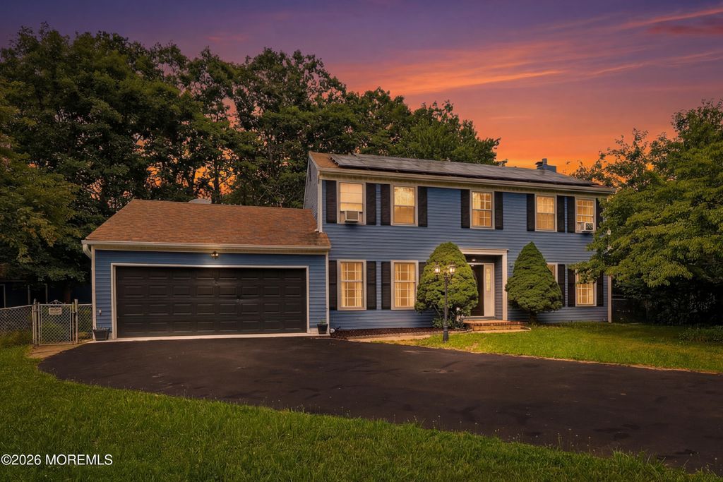 22 Kim Lane, Toms River, NJ 08755