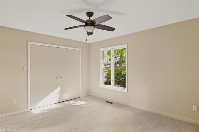 160 Carrisbrooke Lane, Winston-salem, NC 27104