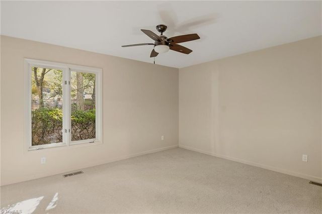 160 Carrisbrooke Lane, Winston-salem, NC 27104