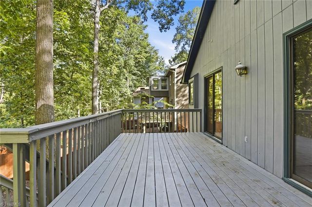 160 Carrisbrooke Lane, Winston-salem, NC 27104
