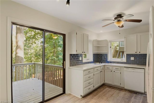 160 Carrisbrooke Lane, Winston-salem, NC 27104