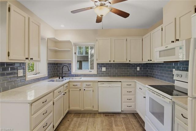 160 Carrisbrooke Lane, Winston-salem, NC 27104