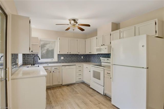 160 Carrisbrooke Lane, Winston-salem, NC 27104