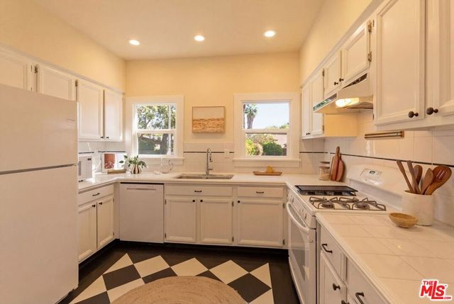 1667 N Allen Avenue, Pasadena, CA 91104