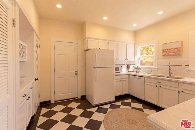 1667 N Allen Avenue, Pasadena, CA 91104