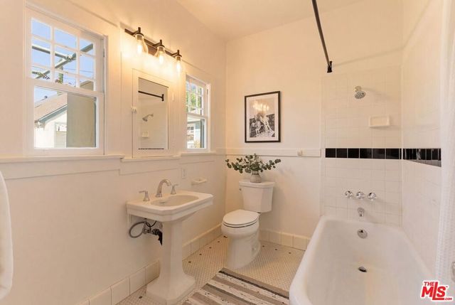 1667 N Allen Avenue, Pasadena, CA 91104