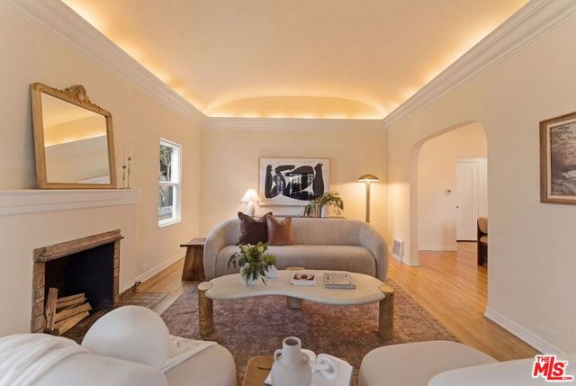 1667 N Allen Avenue, Pasadena, CA 91104