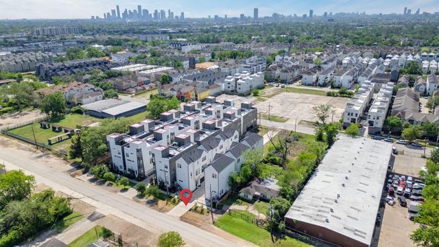 1177 W 19th Street, Houston, TX 77008