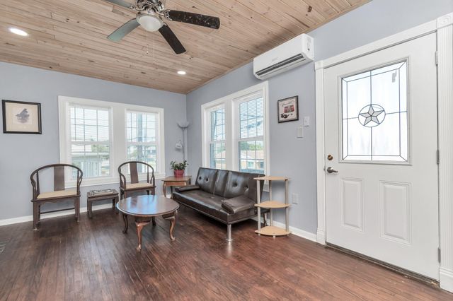 915 8th Street, Galveston, TX 77550