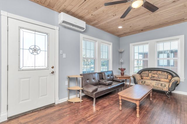 915 8th Street, Galveston, TX 77550