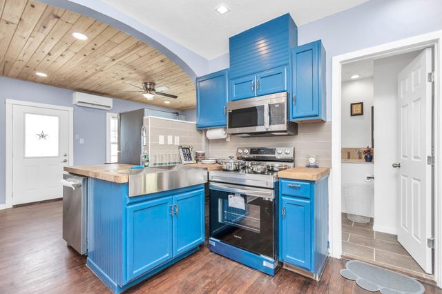 915 8th Street, Galveston, TX 77550