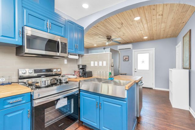 915 8th Street, Galveston, TX 77550