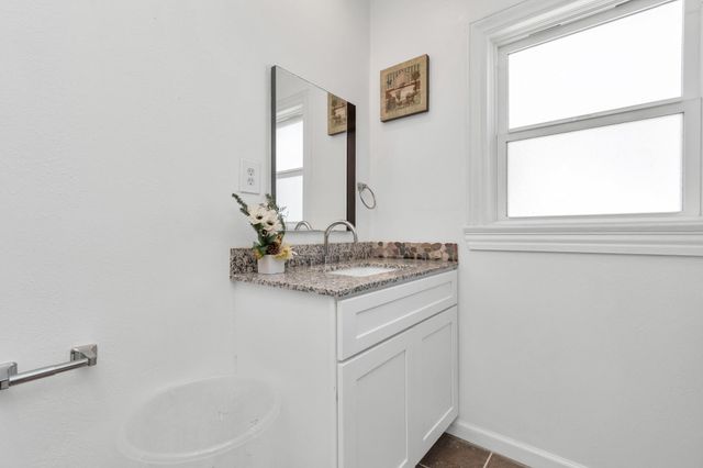 915 8th Street, Galveston, TX 77550