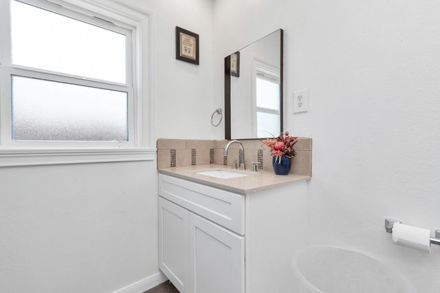 915 8th Street, Galveston, TX 77550