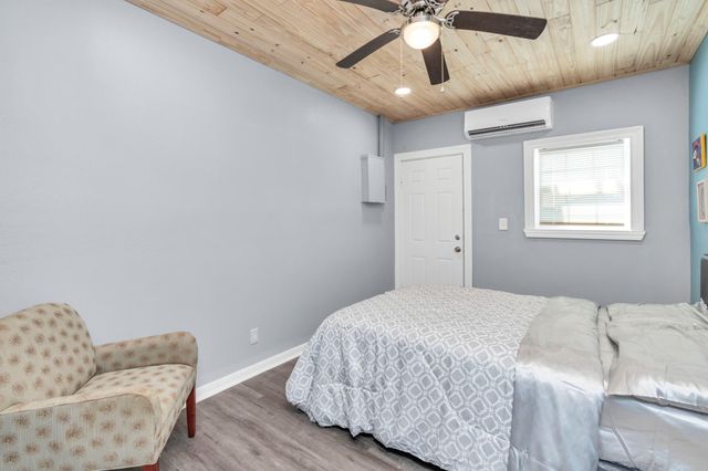 915 8th Street, Galveston, TX 77550