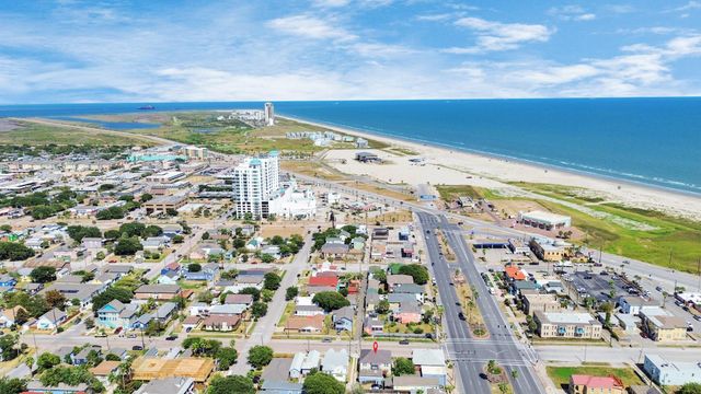 915 8th Street, Galveston, TX 77550