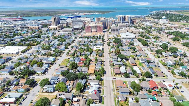 915 8th Street, Galveston, TX 77550