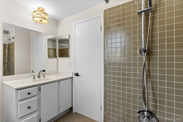 3715 Ledge Drive, Troy, MI 48084