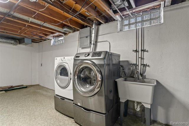 3715 Ledge Drive, Troy, MI 48084