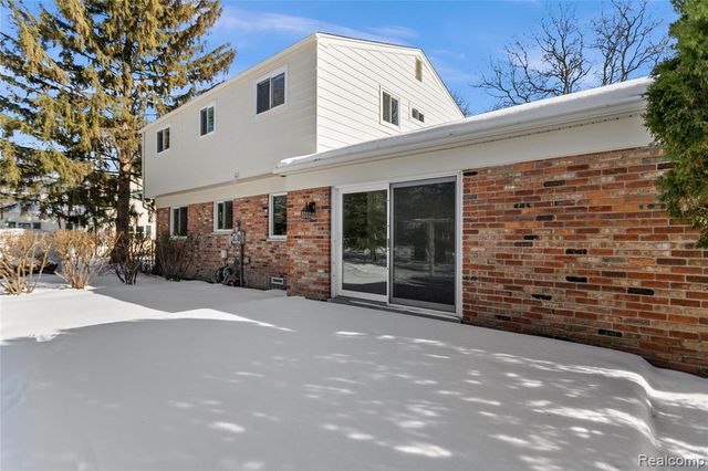 3715 Ledge Drive, Troy, MI 48084