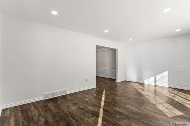 3715 Ledge Drive, Troy, MI 48084