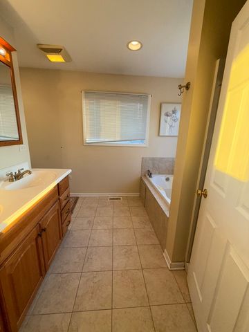 12704 S Muskegon Avenue, Chicago, IL 60633